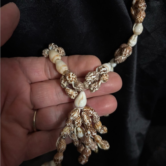 Elegant Gold and Cream Beaded Necklace - Picture 2 of 2